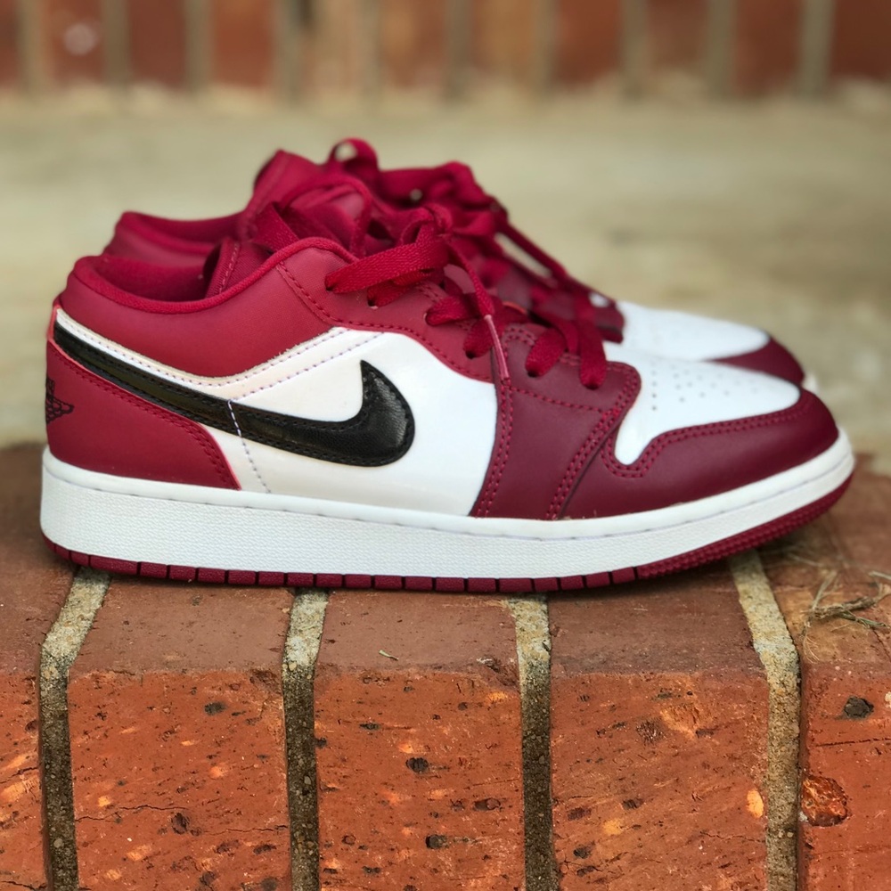 Air Jordan 1 Low Noble Red Size 5Y / 6.5 Wmns